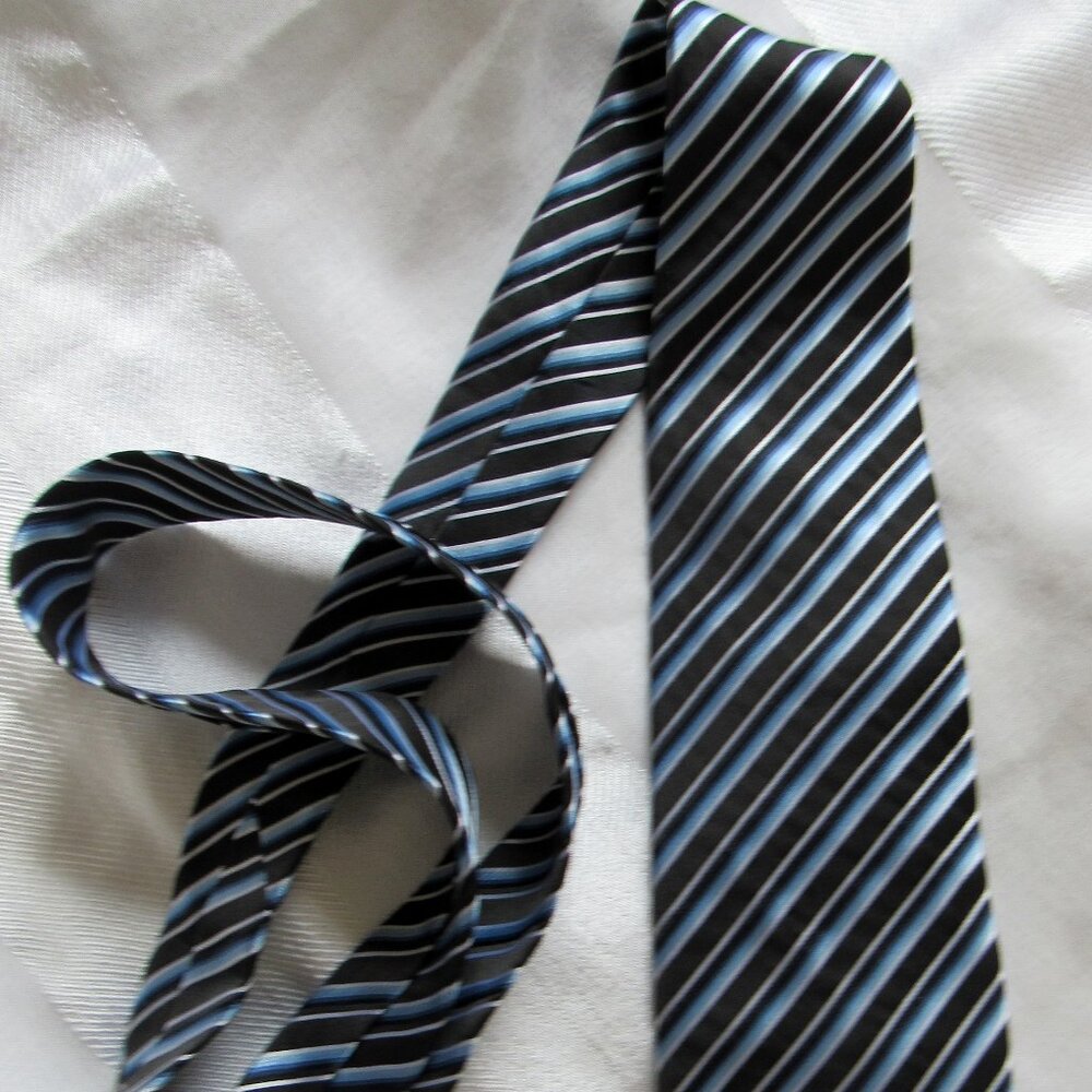 Paul Smith Striped 100%Silk Tie , Handmade,Blue/Black, width 4 in; - Picture 5 of 5